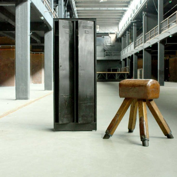 Vintage Industriespind no. 124.................vintage werkbank, alte